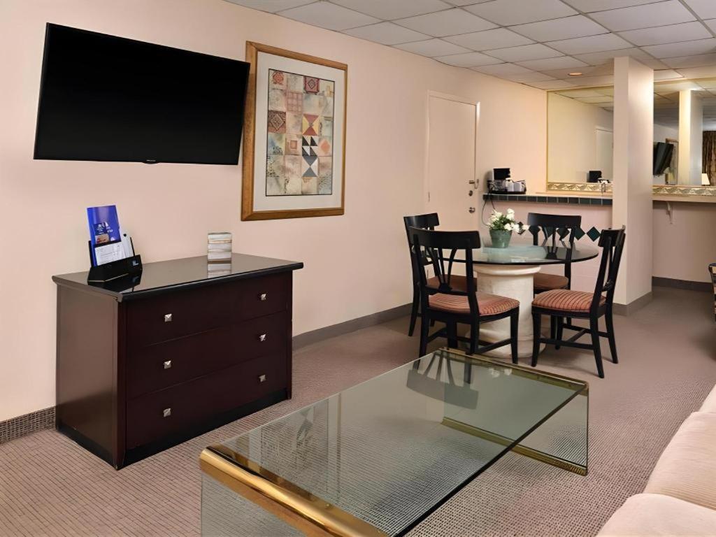 Americas Best Value Inn & Suites Victoria Kültér fotó