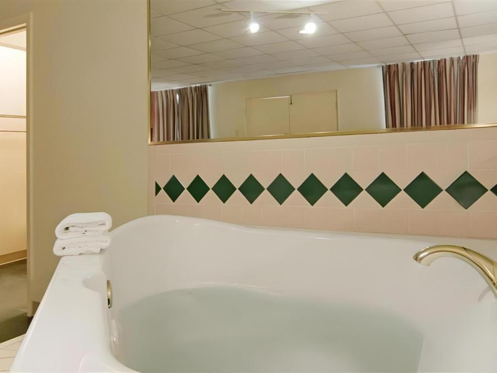 Americas Best Value Inn & Suites Victoria Kültér fotó